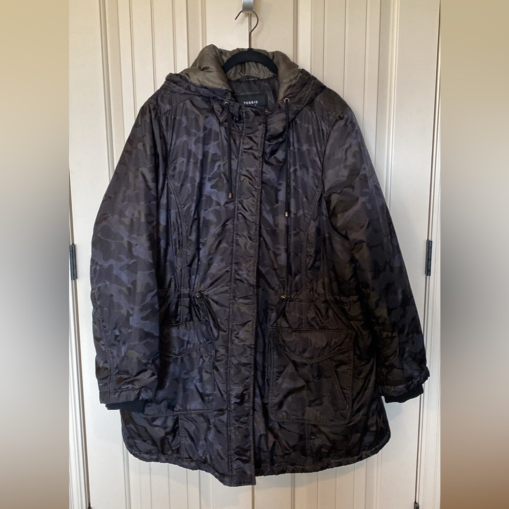 Heavy camo women’s winter coat Torrid size 4
